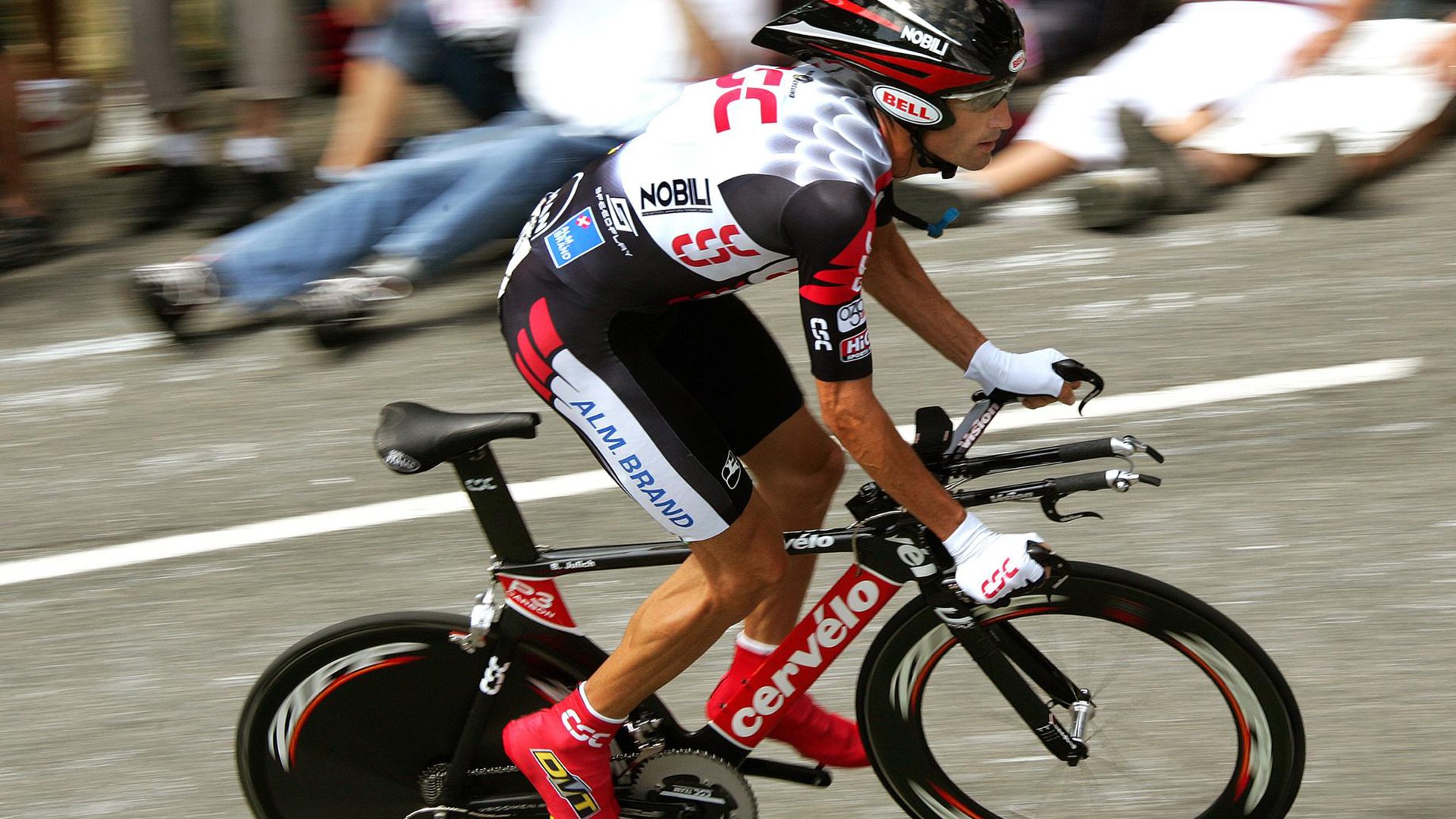 《电竞领域新兴产业：从硬件到赛事策划全线布局》，电竞行业解读